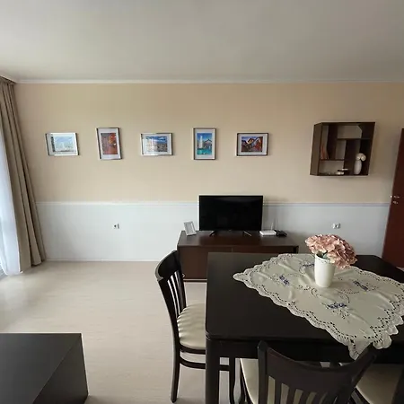 Riverside 1 With Free Parking Apartment